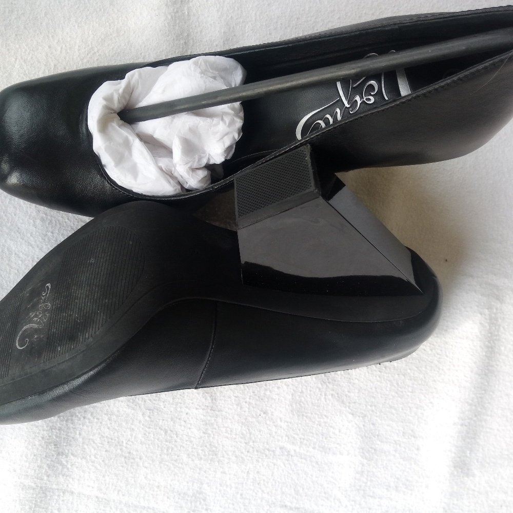 Shoes - Picture 4 of 4